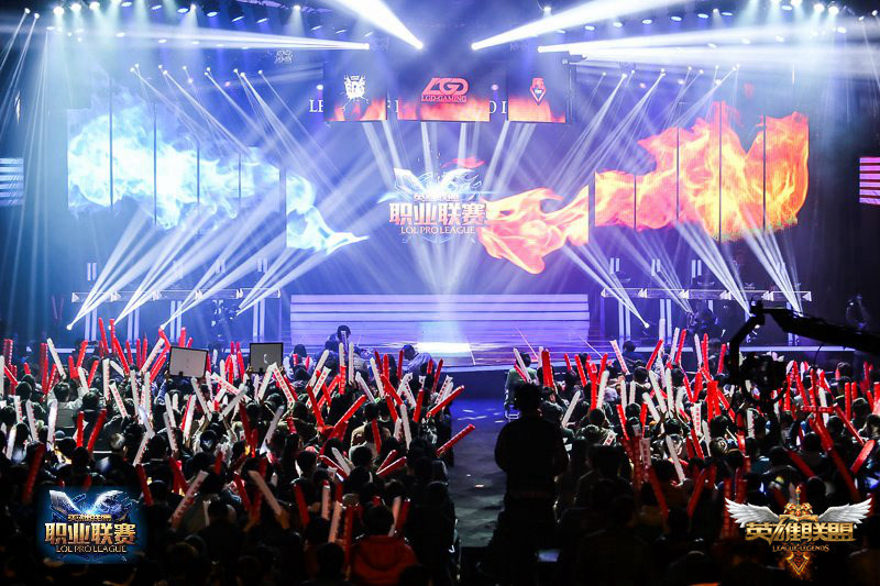 VKE战队完美战术执行与团队配合，经济差距拉大掌控团战节奏